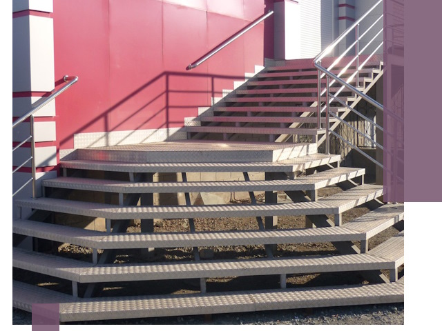 Лестницы для магазина в Азнакаеве — изготовление и монтаж