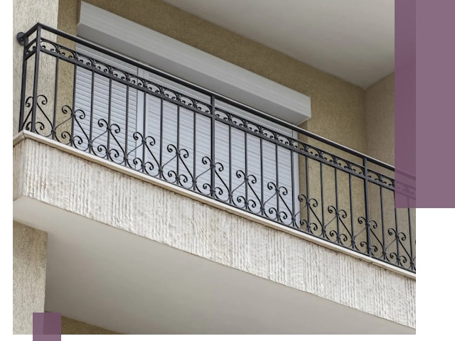 Балконные ограждения из металла и стекла в Азнакаеве для домов