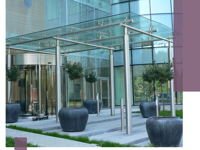 Навесы из стекла на заказ в Азнакаеве — монтаж и установка